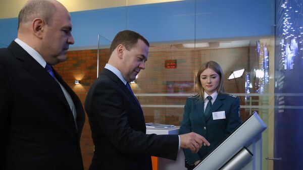 Дмитрий Медведев и руководитель ФНС РФ Михаил Мишустин во время посещения Федеральной налоговой службы РФ. 13 февраля 2019 Дмитрий Медведев и руководитель ФНС РФ Михаил Мишустин во время посещения Федеральной налоговой службы РФ. 13 февраля 2019