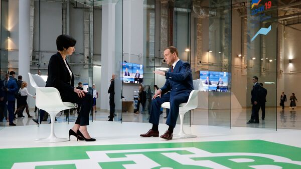 Председатель правительства РФ Дмитрий Медведев дает интервью корреспонденту телеканала НТВ Ираде Зейналовой в рамках участия в работе Российского инвестиционного форума Сочи-2019 Председатель правительства РФ Дмитрий Медведев дает интервью корреспонденту телеканала НТВ Ираде Зейналовой в рамках участия в работе Российского инвестиционного форума Сочи-2019