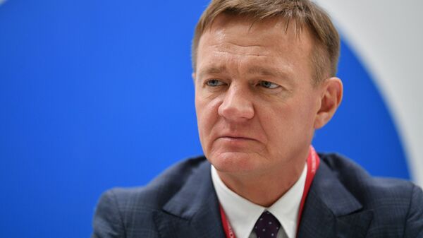 Временно исполняющий обязанности губернатора Курской области Роман Старовойт во время интервью на стенде МИА Россия сегодня на Российском инвестиционном форуме Временно исполняющий обязанности губернатора Курской области Роман Старовойт во время интервью на стенде МИА Россия сегодня на Российском инвестиционном форуме