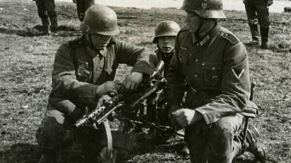 Солдаты Голубой дивизии на восточном фронте. 1941 год Солдаты Голубой дивизии на восточном фронте. 1941 год