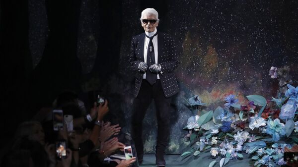Модельер Карл Лагерфельд Модельер Карл Лагерфельд