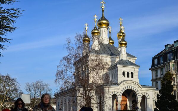 Крестовоздвиженский кафедральный собор Западно-Европейской епархии Русской православной церкви на одной из улиц Женевы Крестовоздвиженский кафедральный собор Западно-Европейской епархии Русской православной церкви на одной из улиц Женевы