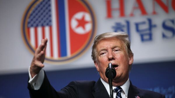 Президент США Дональд Трамп проводит пресс-конференцию после встречи с лидером Северной Кореи Ким Чен Ыном в Ханое. 28 февраля 2019 Президент США Дональд Трамп проводит пресс-конференцию после встречи с лидером Северной Кореи Ким Чен Ыном в Ханое. 28 февраля 2019