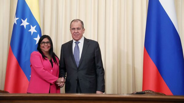 Министр иностранных дел РФ Сергей Лавров и исполнительный вице-президент Венесуэлы Дельси Родригес на пресс-конференции по итогам встречи в Москве. 1 марта 2019 Министр иностранных дел РФ Сергей Лавров и исполнительный вице-президент Венесуэлы Дельси Родригес на пресс-конференции по итогам встречи в Москве. 1 марта 2019