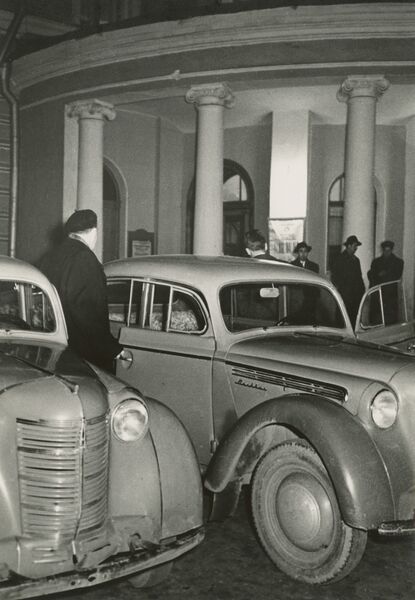 Михаил Грачев. Автомобили Москвич. Москва. 1950-е Михаил Грачев. Автомобили Москвич. Москва. 1950-е