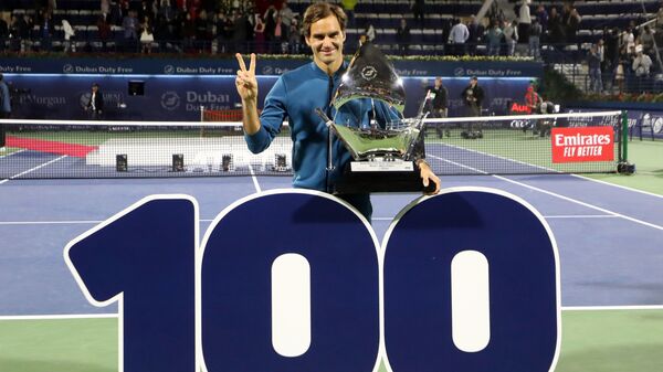 Роджер Федерер после победы на своем сотом турнире ATP в Карьере Роджер Федерер после победы на своем сотом турнире ATP в Карьере