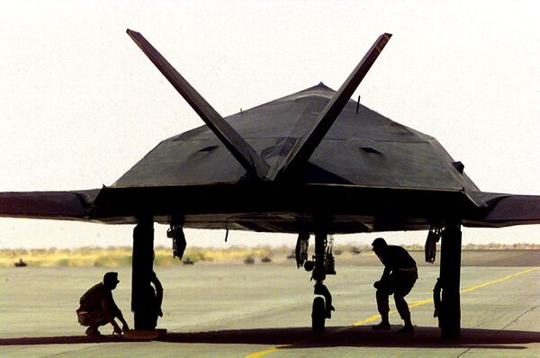 Американский бомбардировщик-невидимка F-117 Американский бомбардировщик-невидимка F-117