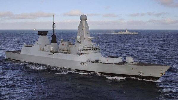 Британский эсминец Defender сопровождает группу российских военных кораблей в проливе Ла–Манш