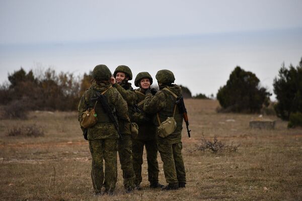 Женский боевой расчёт по управлению беспилотными аппаратами Женский боевой расчёт по управлению беспилотными аппаратами
