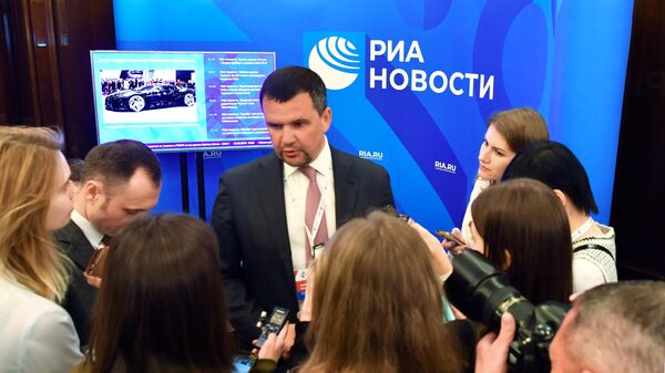Заместитель председателя правительства РФ Максим Акимов во время пресс-подхода на Недели российского бизнеса в Москве. 12 марта 2019 Заместитель председателя правительства РФ Максим Акимов во время пресс-подхода на Недели российского бизнеса в Москве. 12 марта 2019