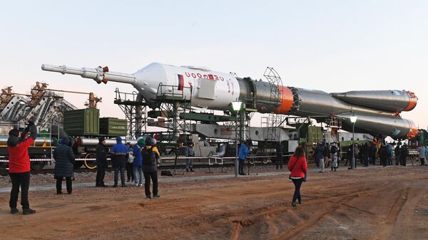 Транспортировка ракеты-носителя Союз-ФГ с пилотируемым кораблем Союз МС-12 на стартовую площадку космодрома Байконур Транспортировка ракеты-носителя Союз-ФГ с пилотируемым кораблем Союз МС-12 на стартовую площадку космодрома Байконур