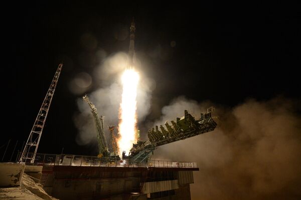 Старт ракеты-носителя Союз-ФГ с пилотируемым кораблем Союз МС-12 со стартового стола первой Гагаринской стартовой площадки космодрома Байконур Старт ракеты-носителя Союз-ФГ с пилотируемым кораблем Союз МС-12 со стартового стола первой Гагаринской стартовой площадки космодрома Байконур