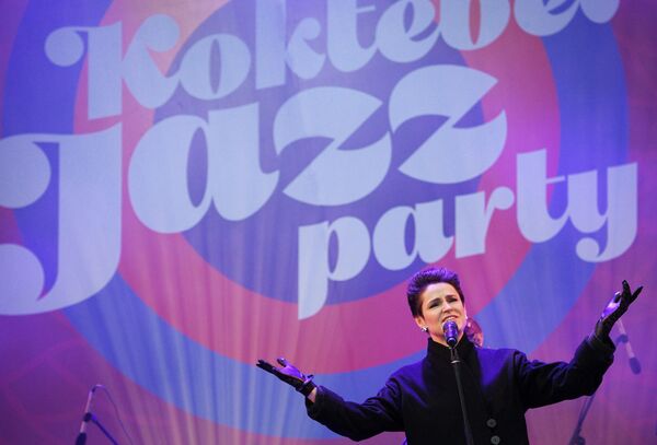 Джазовая певица Карина Кожевникова выступает на Koktebel Jazz Party фестиваля Крымская весна Джазовая певица Карина Кожевникова выступает на Koktebel Jazz Party фестиваля Крымская весна