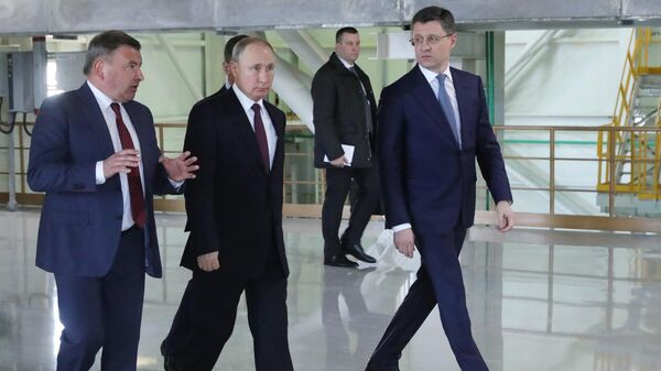 Президент РФ Владимир Путин во время посещения Балаклавской ТЭС Президент РФ Владимир Путин во время посещения Балаклавской ТЭС