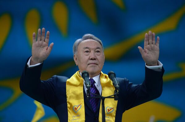 Нурсултан Назарбаев на праздничном концерте в Астане Нурсултан Назарбаев на праздничном концерте в Астане