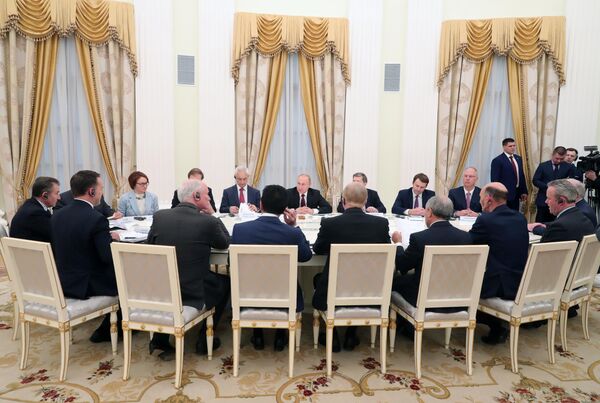 Президент РФ Владимир Путин во время встречи с представителями деловых кругов Великобритании. 20 марта 2019 Президент РФ Владимир Путин во время встречи с представителями деловых кругов Великобритании. 20 марта 2019