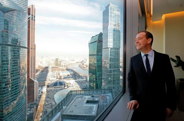 Председатель правительства РФ Дмитрий Медведев на территории Московского международного делового центра Москва-Сити Председатель правительства РФ Дмитрий Медведев на территории Московского международного делового центра Москва-Сити
