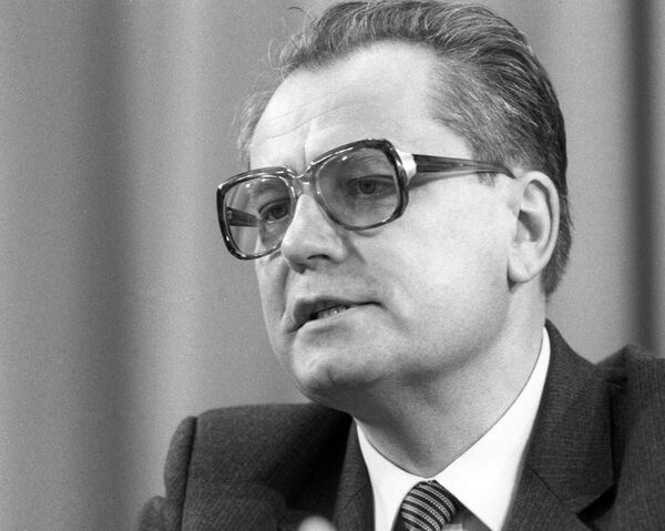 Посол по особым поручениям Юлий Александрович Квицинский Посол по особым поручениям Юлий Александрович Квицинский