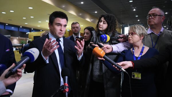 Министр иностранных дел Украины Павел Климкин во время пресс-конференции в Брюсселе Министр иностранных дел Украины Павел Климкин во время пресс-конференции в Брюсселе
