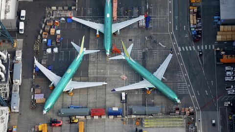 Самолеты Boeing 737 MAX на территории завода Boeing в Рентоне Самолеты Boeing 737 MAX на территории завода Boeing в Рентоне