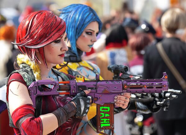 Косплееры выступают Manga Comic Convention во рамках Лейпцигской книжной ярмарки в Лейпциге Косплееры выступают Manga Comic Convention во рамках Лейпцигской книжной ярмарки в Лейпциге