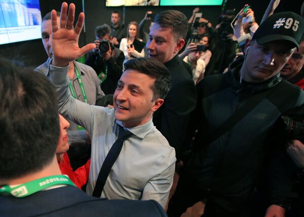 Кандидат в президенты Украины, актер Владимир Зеленский в своем избирательном штабе в Киеве