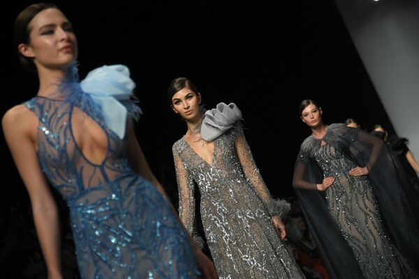 Модели демонстрируют одежду из коллекции Speranza Couture by Nadezhda Yusupova Модели демонстрируют одежду из коллекции Speranza Couture by Nadezhda Yusupova