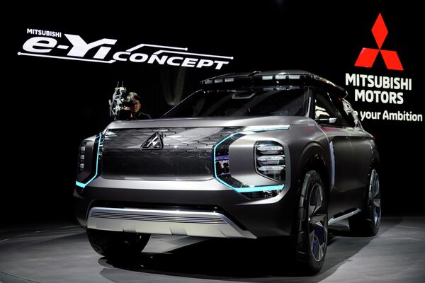 Автомобиль Mitsubishi's e-Yi на автосалоне в Шанхае Автомобиль Mitsubishi's e-Yi на автосалоне в Шанхае