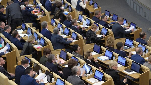 Депутаты на пленарном заседании Государственной Думы 