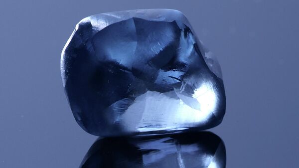 Голубой бриллиант весом более 20 каратов, принадлежащий компании Okavango Diamond Company Голубой бриллиант весом более 20 каратов, принадлежащий компании Okavango Diamond Company
