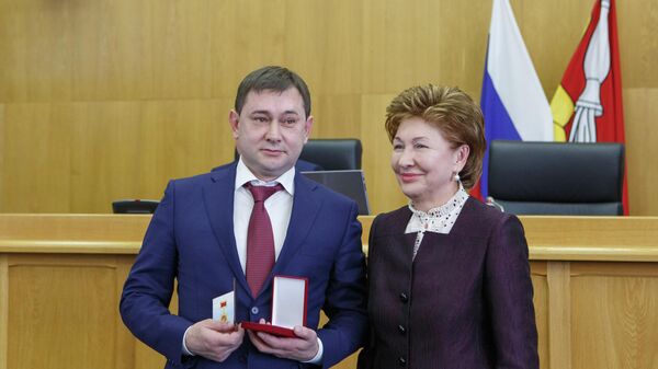 Председатель Воронежской областной думы Владимир Нетесов и заместитель председателя Совета Федерации ФС РФ Галина Карелова во время торжественного заседания, посвященного 25-летию думы Председатель Воронежской областной думы Владимир Нетесов и заместитель председателя Совета Федерации ФС РФ Галина Карелова во время торжественного заседания, посвященного 25-летию думы
