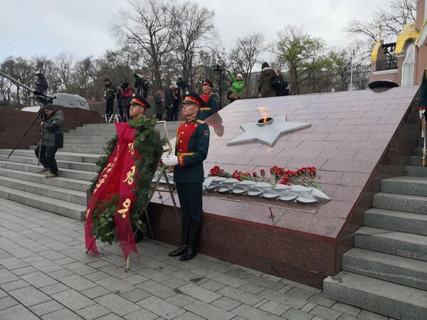 Возложение лидером КНДР Ким Чен Ыном венка к подводной лодке С-56 мемориального комплекса Боевая слава Тихоокеанского флота во Владивостоке. 26 апреля 2019 Возложение лидером КНДР Ким Чен Ыном венка к подводной лодке С-56 мемориального комплекса Боевая слава Тихоокеанского флота во Владивостоке. 26 апреля 2019
