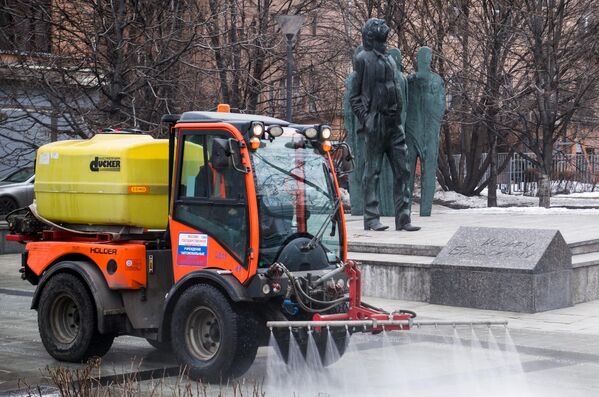 Мойка тротуаров шампунем в Москве Мойка тротуаров шампунем в Москве