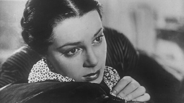 Артистка Элина Быстрицкая в фильме Неоконченная повесть, 1955 год Артистка Элина Быстрицкая в фильме Неоконченная повесть, 1955 год