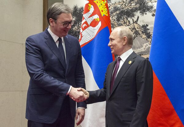 Президент РФ Владимир Путин и президент Республики Сербии Александр Вучич во время встречи на полях второго форума международного сотрудничества Один пояс - один путь в Пекине Президент РФ Владимир Путин и президент Республики Сербии Александр Вучич во время встречи на полях второго форума международного сотрудничества Один пояс - один путь в Пекине
