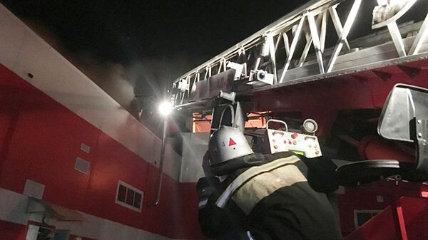 Тушение пожара в здании распределительного центра АО Магнит в Воронежской области. 28 апреля 2019
