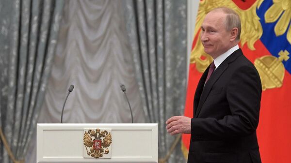 Владимир Путин на церемонии вручения медалей Герой Труда Российской Федерации. 29 апреля 2019 Владимир Путин на церемонии вручения медалей Герой Труда Российской Федерации. 29 апреля 2019