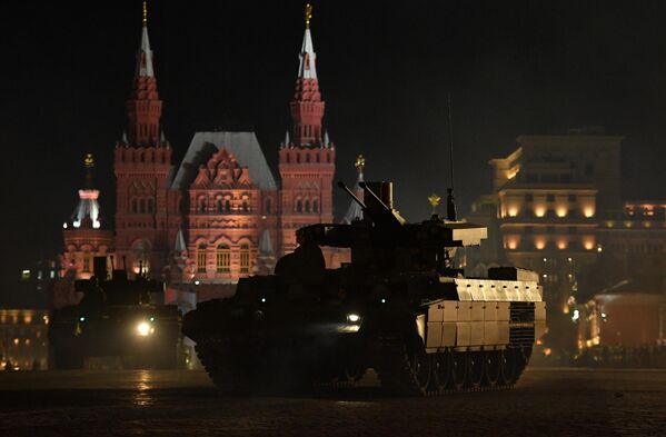 Боевые машины поддержки танков (БМПТ) Терминатор на репетиции военного парада на Красной площади Боевые машины поддержки танков (БМПТ) Терминатор на репетиции военного парада на Красной площади