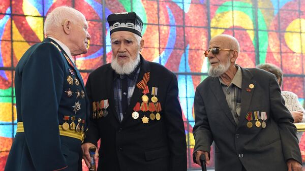 Ветераны на Балу победителей в Центральном музее Великой Отечественной войны на Поклонной горе в Москве