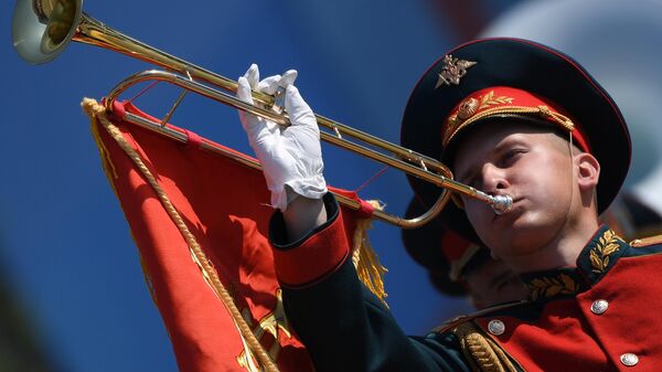Военнослужащий парадного расчета на генеральной репетиции военного парада на Красной площади Военнослужащий парадного расчета на генеральной репетиции военного парада на Красной площади