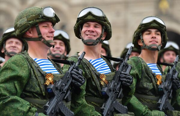 Военнослужащие 331-го гвардейского парашютно-десантного полка на военном параде на Красной площади, посвящённом 74-й годовщине Победы в Великой Отечественной войне Военнослужащие 331-го гвардейского парашютно-десантного полка на военном параде на Красной площади, посвящённом 74-й годовщине Победы в Великой Отечественной войне