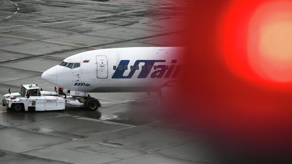 Самолет "ЮТэйр" экстренно сел во Внуково из-за проблем с шасси