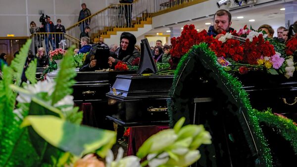 Церемония прощания с жителями Мурманской области, погибшими в катастрофе самолета компании Аэрофлот Sukhoi Superjet-100 в аэропорту Шереметьево Церемония прощания с жителями Мурманской области, погибшими в катастрофе самолета компании Аэрофлот Sukhoi Superjet-100 в аэропорту Шереметьево