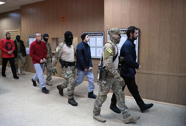 Задержанные украинские моряки в суде Задержанные украинские моряки в суде
