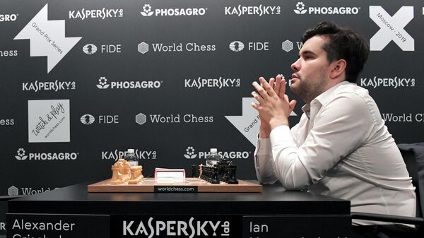 Непомнящий победил Матлакова в первом туре Суперфинала чемпионата России