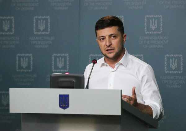 Президент Украины Владимир Зеленский во время совместного брифинга с бывшим президентом Украины Леонидом Кучмой в Киеве Президент Украины Владимир Зеленский во время совместного брифинга с бывшим президентом Украины Леонидом Кучмой в Киеве