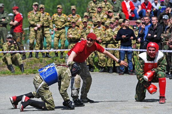 Рукопашный поединок на квалификационных испытаниях на право ношения крапового берета среди военнослужащих и сотрудников подразделений специального назначения Сибирского округа Росгвардии Рукопашный поединок на квалификационных испытаниях на право ношения крапового берета среди военнослужащих и сотрудников подразделений специального назначения Сибирского округа Росгвардии