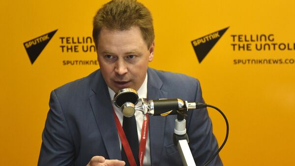 Губернатор Севастополя Дмитрий Овсянников в студии радио Sputnik на Петербургском международном экономическом форуме-2019 Губернатор Севастополя Дмитрий Овсянников в студии радио Sputnik на Петербургском международном экономическом форуме-2019