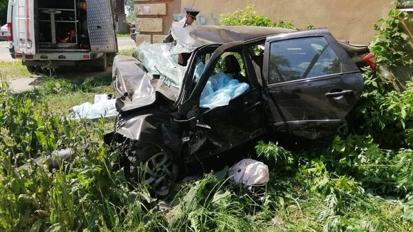 Машина врезалась в дом на улице Минская в городе Иваново. 6 июня 2019