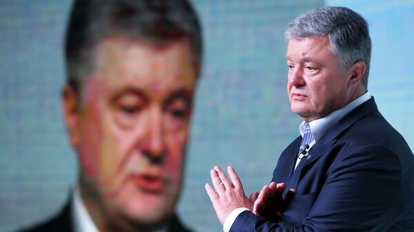 КС Украины признал, что Порошенко нарушил конституцию